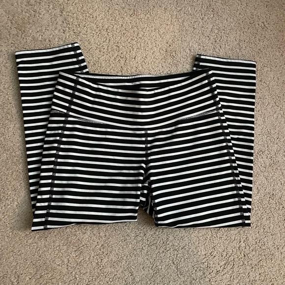 Athleta Chaturanga Striped Cropped Leggings - Black / White - Picture 4 of 9